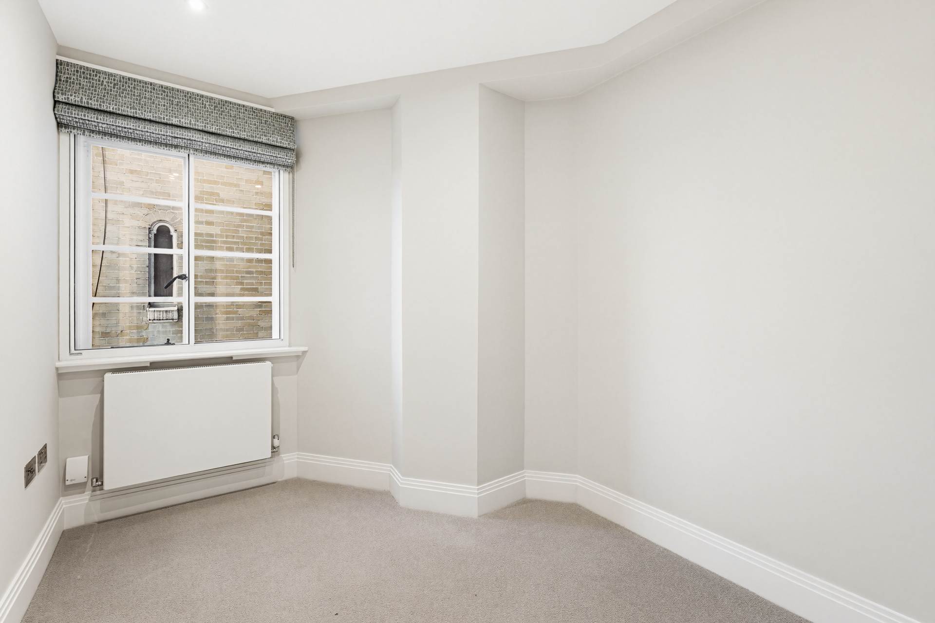 Sloane Street, London SW1X, Image 10