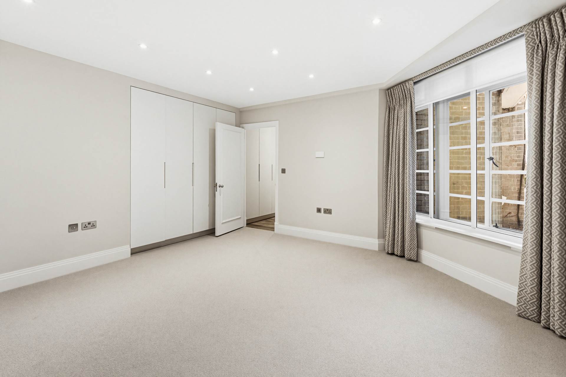 Sloane Street, London SW1X, Image 5