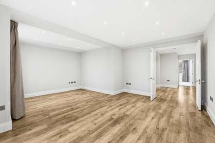 Sloane Street, London SW1X, Image 3