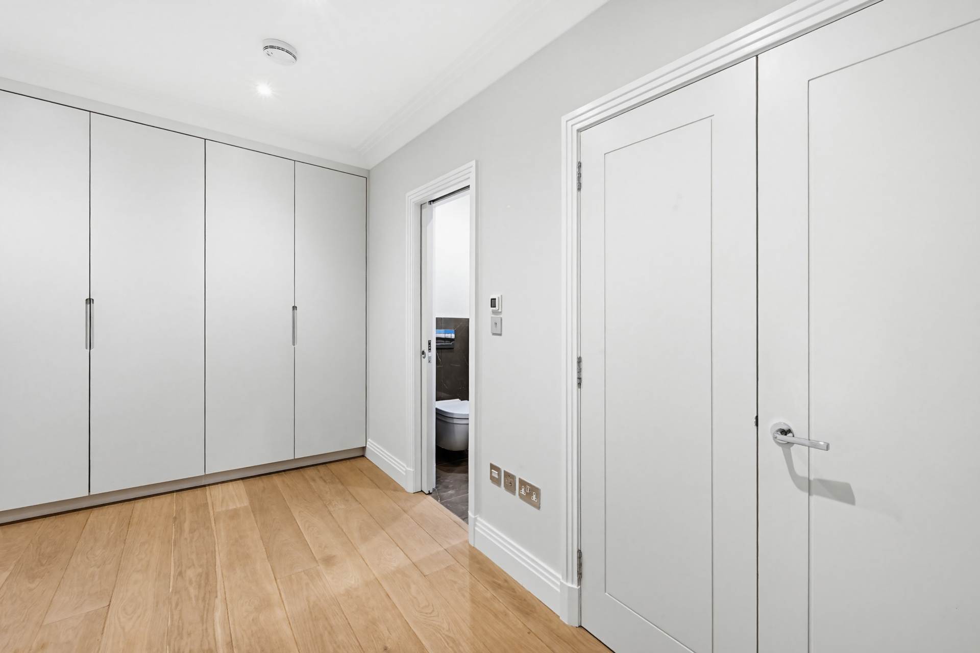 Sloane Street, Knightsbridge SW1X, Image 12