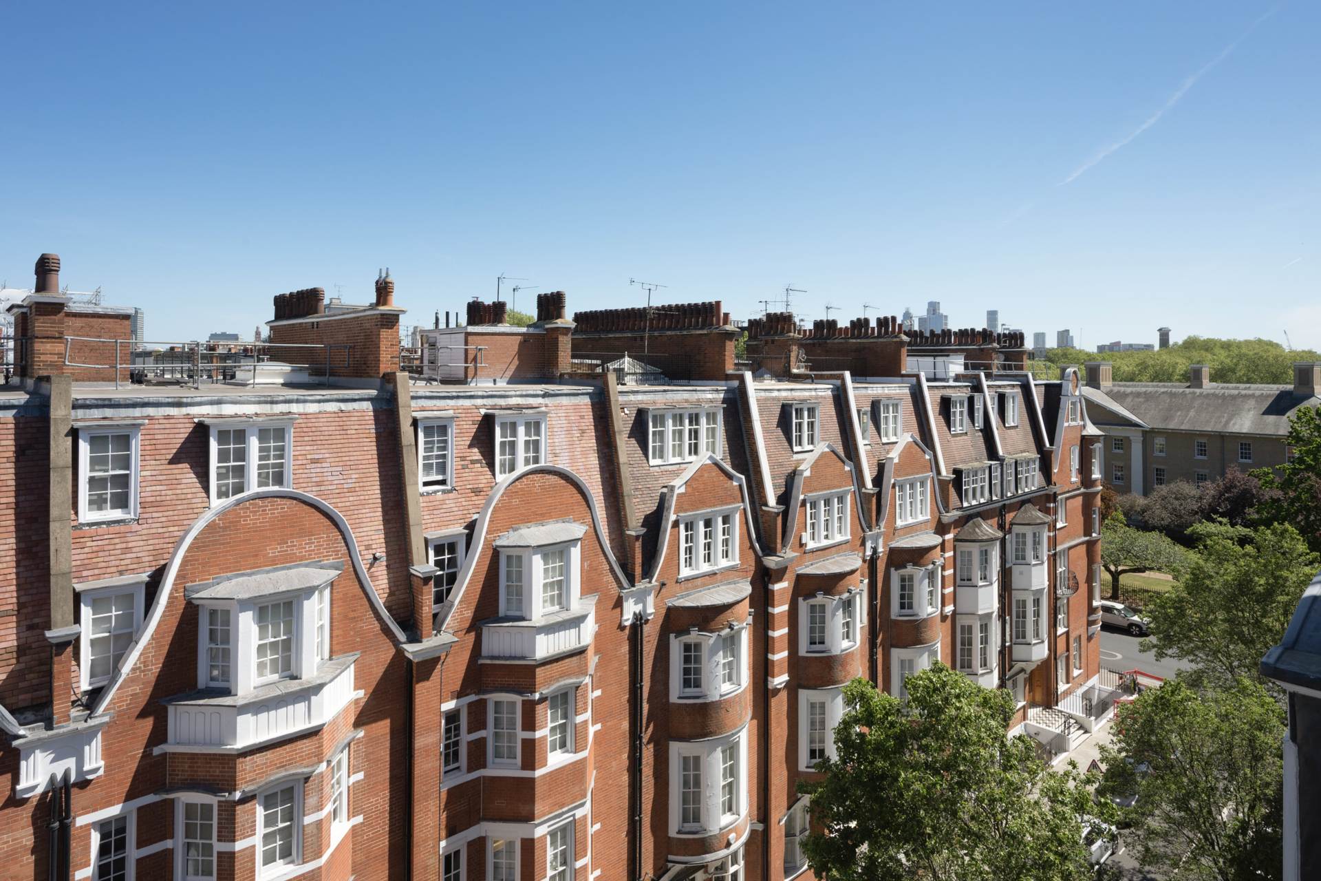 Sloane Court West, Chelsea SW3, Image 2