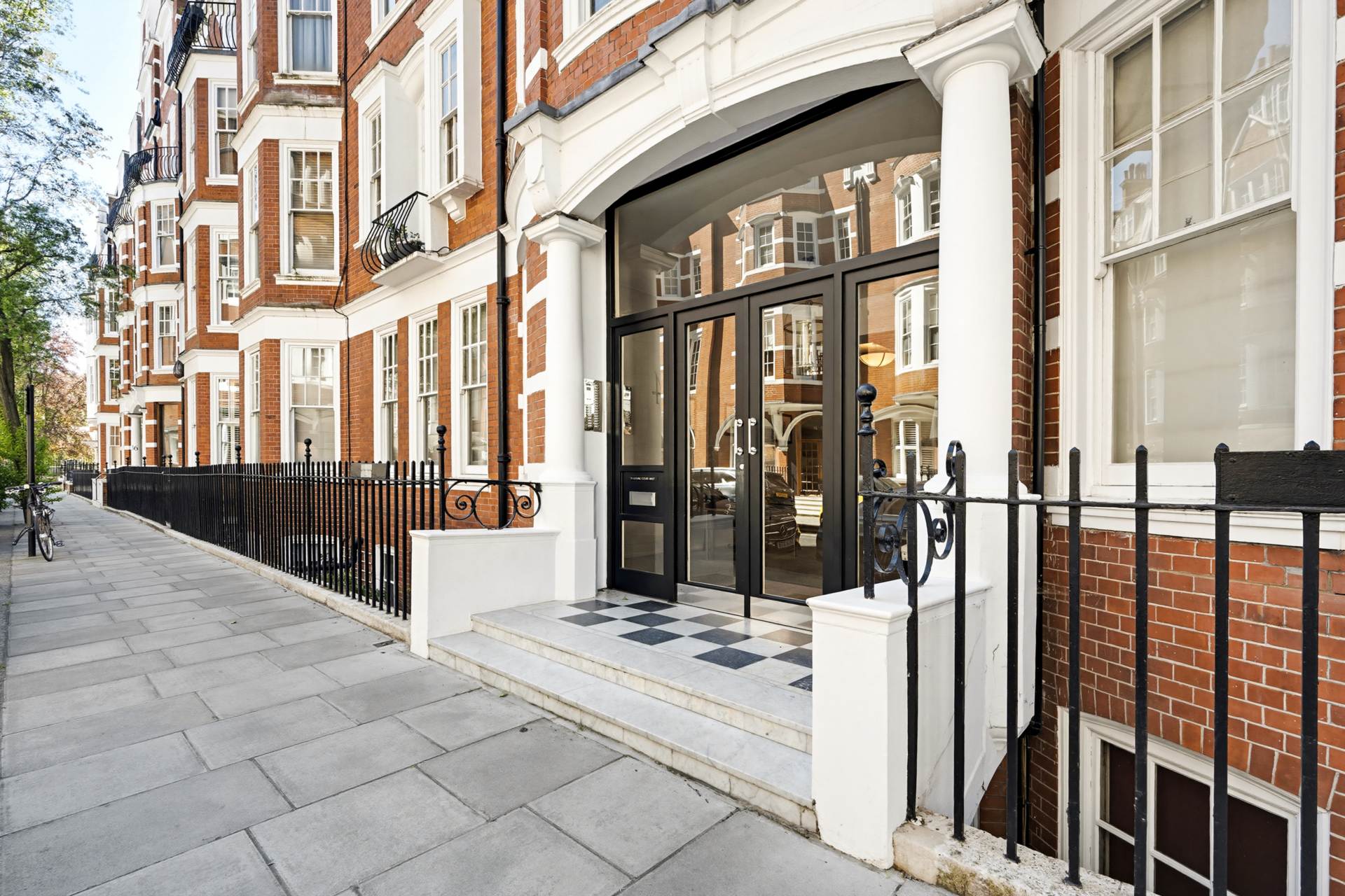 Sloane Court West, Chelsea SW3, Image 7