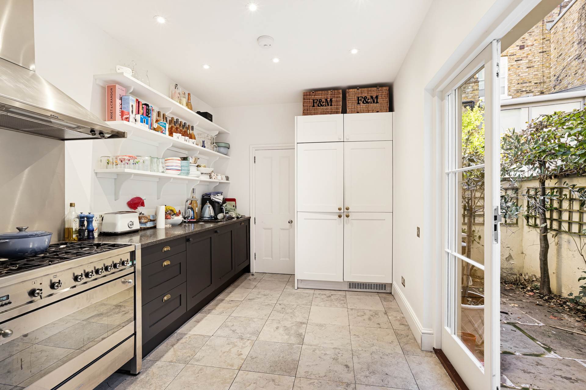 Richard's Place, Chelsea SW3, Image 2