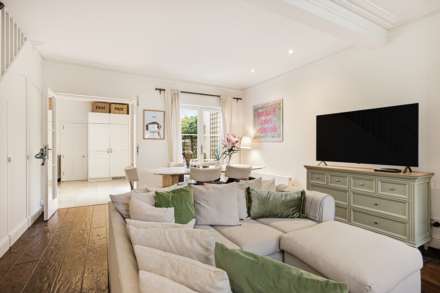 Richard's Place, Chelsea SW3, Image 8