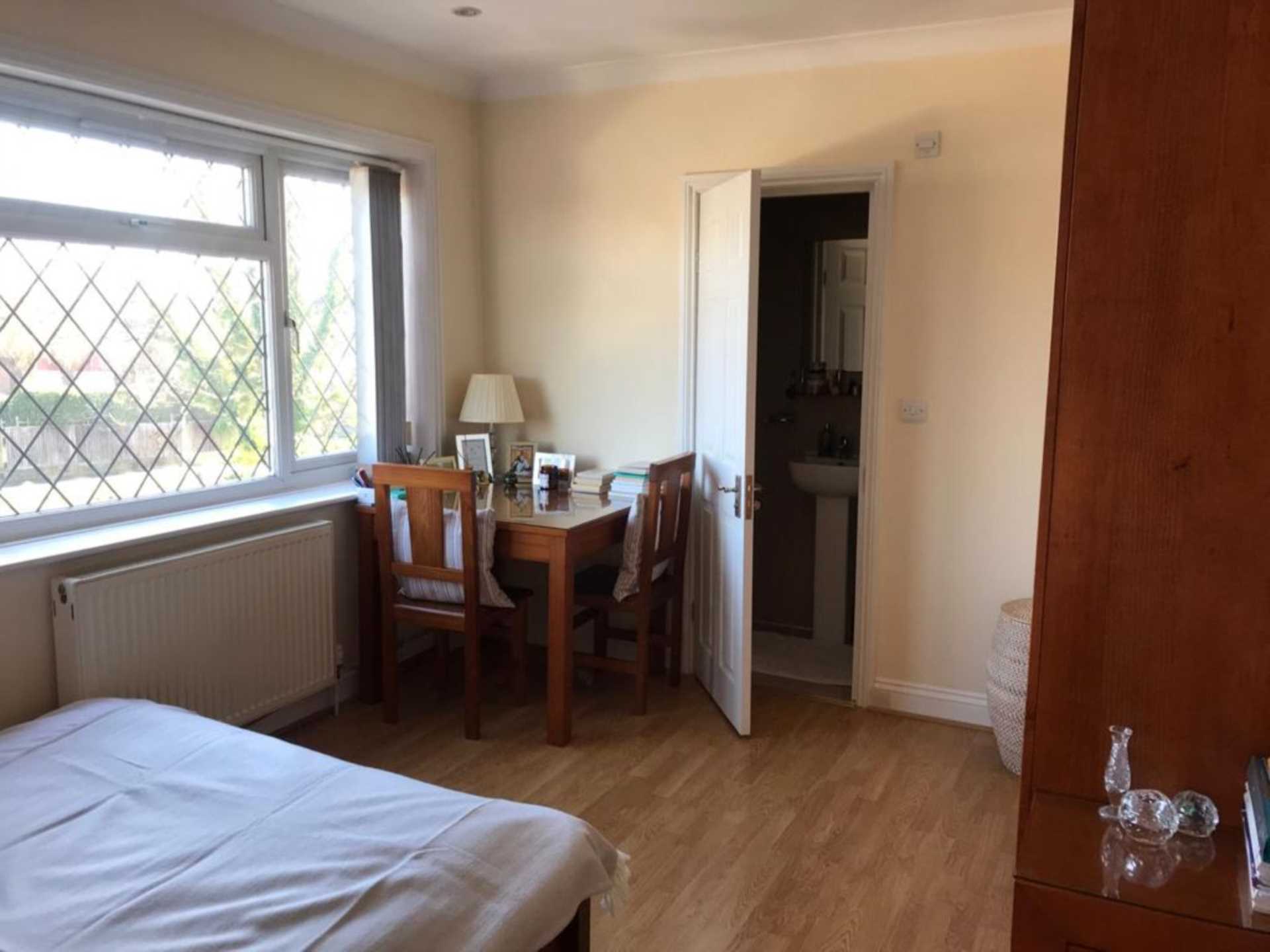 Broadfields Avenue, Edgware, Image 3