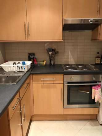 Broadfields Avenue, Edgware, Image 8