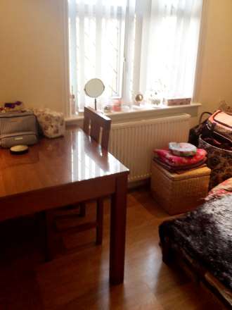Broadfields Avenue, Edgware, Image 2