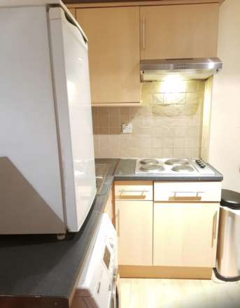Broadfields Avenue, Edgware, Image 4