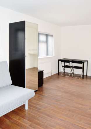Gunnersbury Avenue, Acton, Image 3