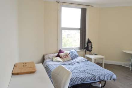 Property For Rent High Street, Acton, London