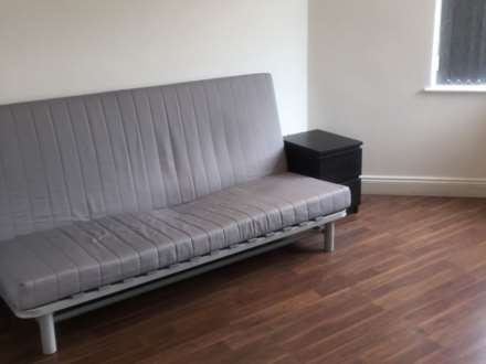 Gunnersbury Avenue, London, Image 1