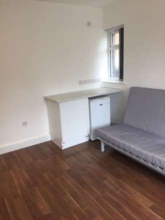 Gunnersbury Avenue, London, Image 5