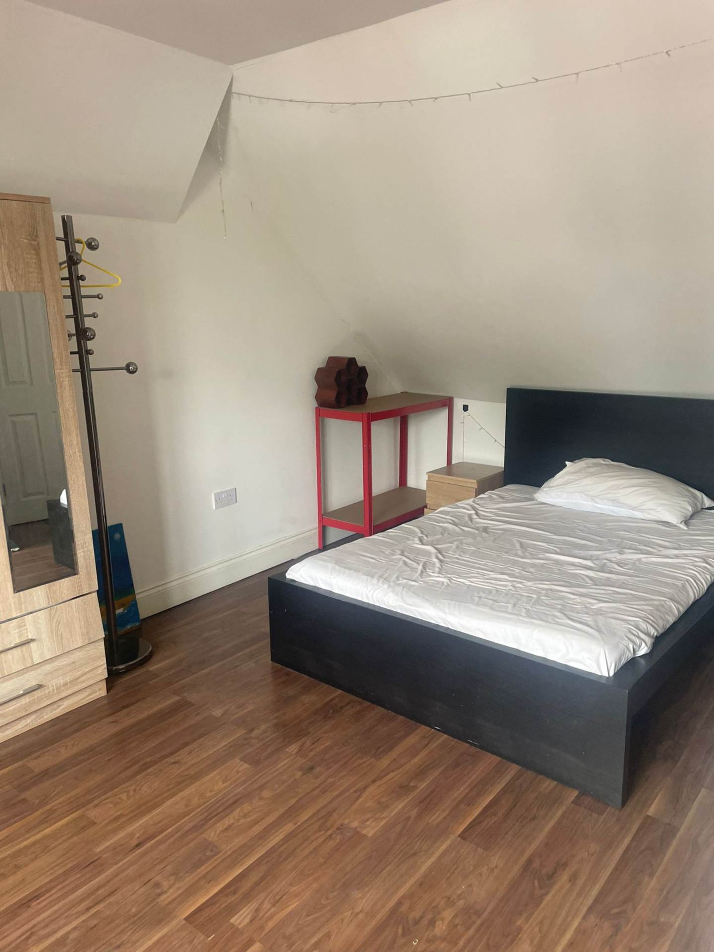 Gunnersbury Avenue, Image 1