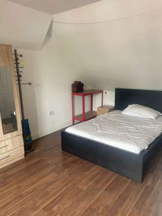 Gunnersbury Avenue, Image 1