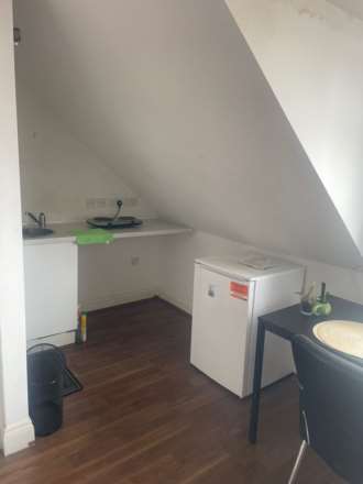 Gunnersbury Avenue, Image 4