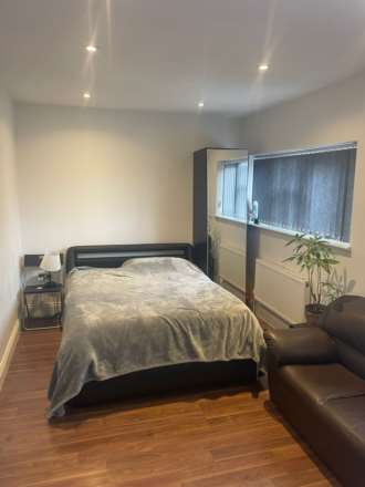 Gunnersbury Avenue, Acton, Image 1
