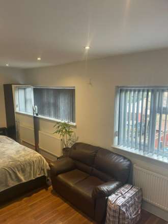 Gunnersbury Avenue, Acton, Image 2