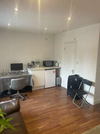 Gunnersbury Avenue, Acton, Image 3