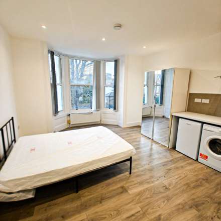 The Common, Ealing, Image 1