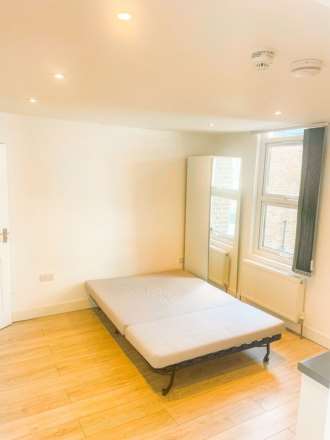 Hilcrest Road, London, Image 2