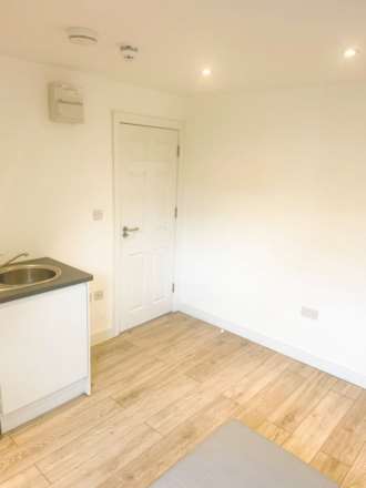 Hilcrest Road, London, Image 4