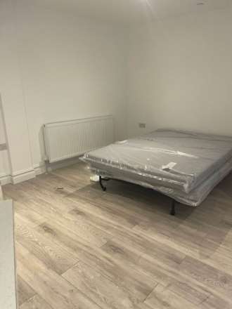 Gunnersbury Avenue, Acton, Image 4