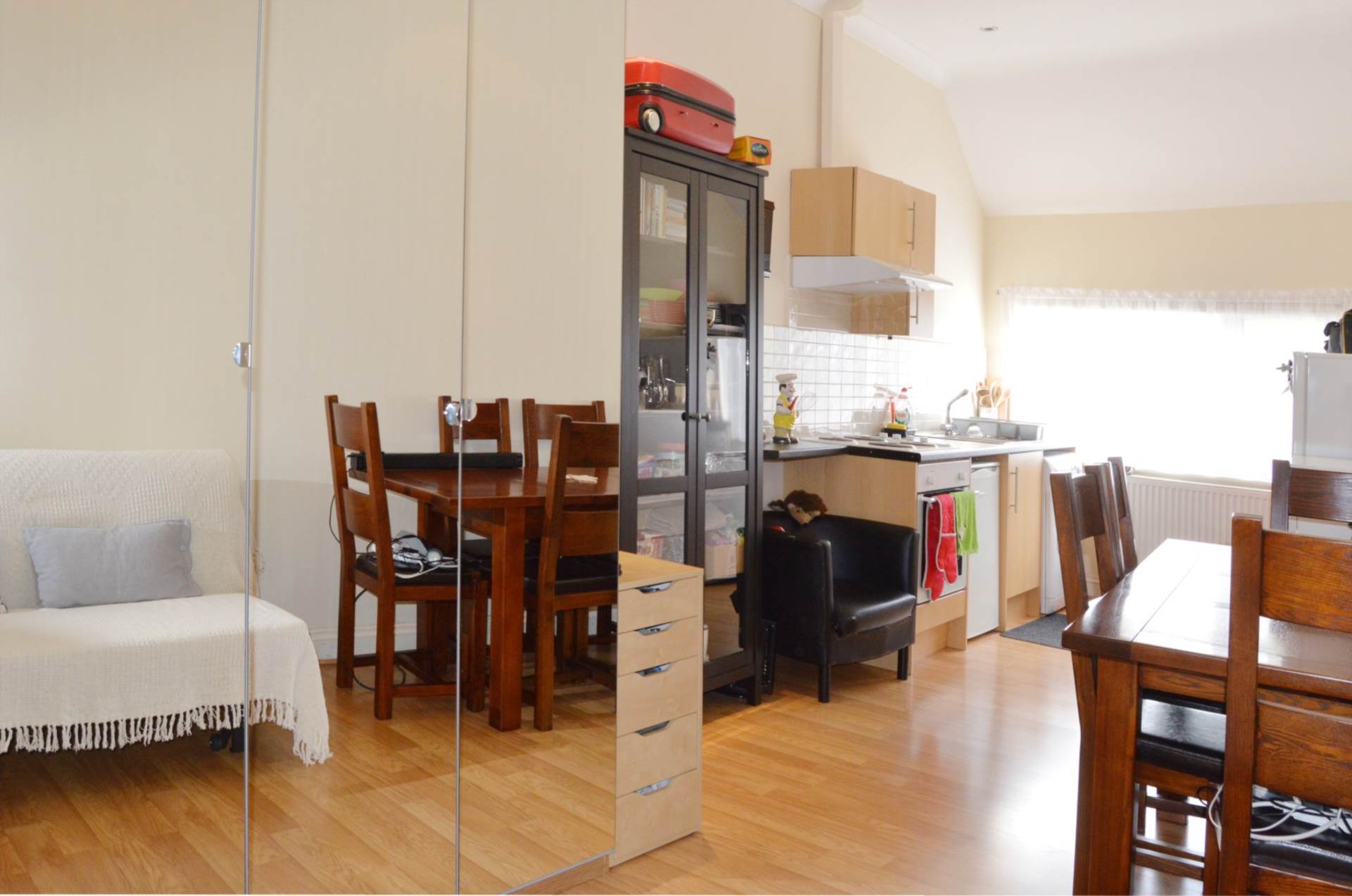 Emanuel Avenue, London, Image 2