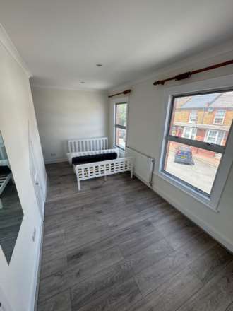 Clarendon Road, Elstree, Image 4