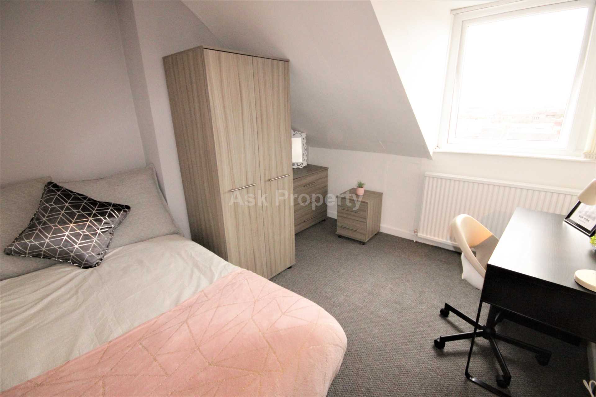 Westhill Drive, Mansfield, Image 2