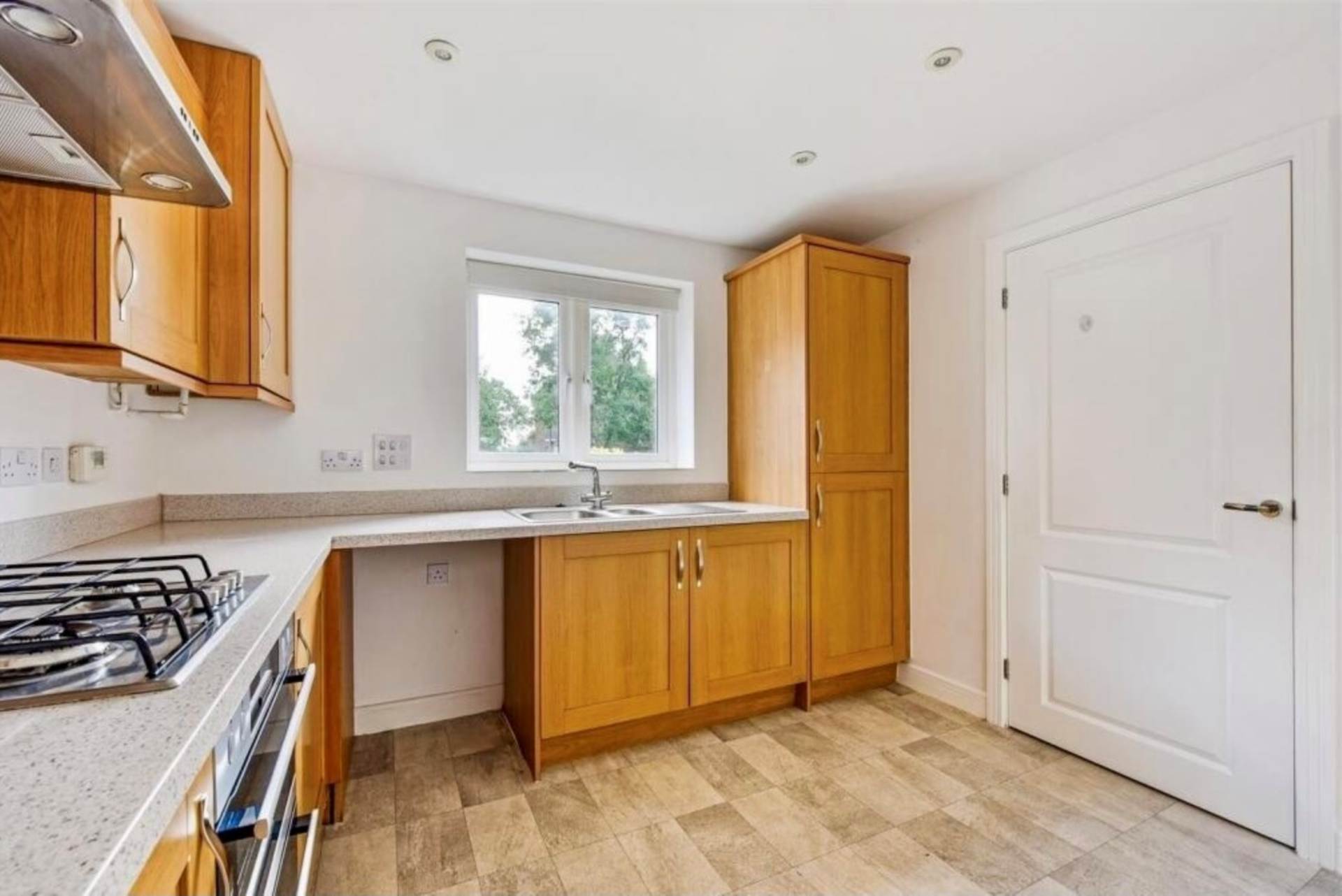 Old Common Close, Birdham, Image 4