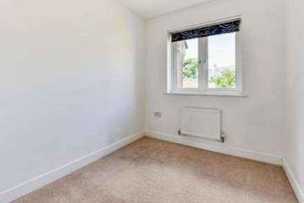 Old Common Close, Birdham, Image 9