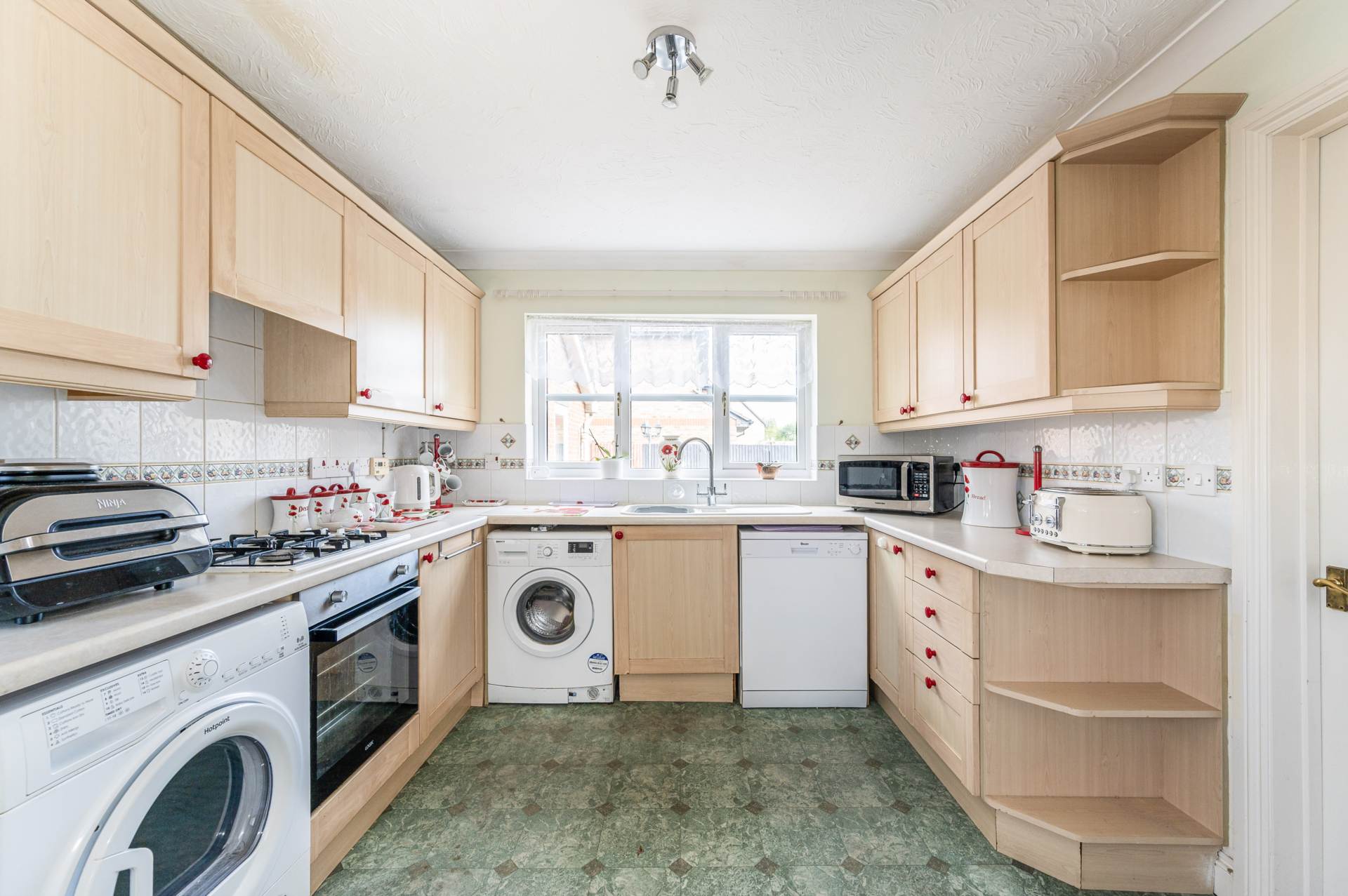 Shalbourne Crescent, Bracklesham Bay, West Sussex, PO20, Image 3