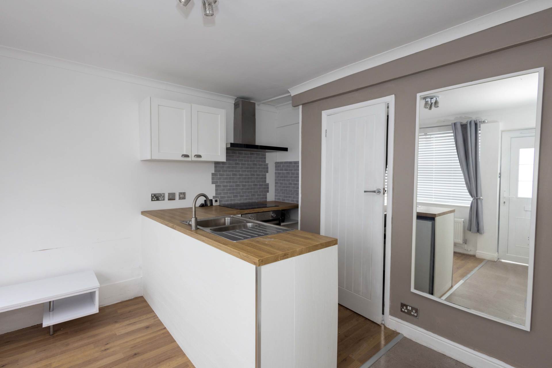 Windsor Close, Hayling Island, PO11, Image 3