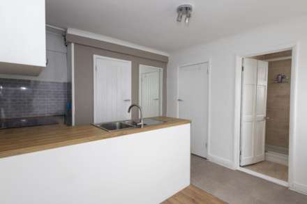 Windsor Close, Hayling Island, PO11, Image 2
