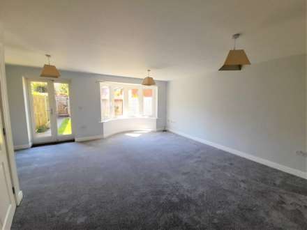 Old Common Close, Birdham, Image 4