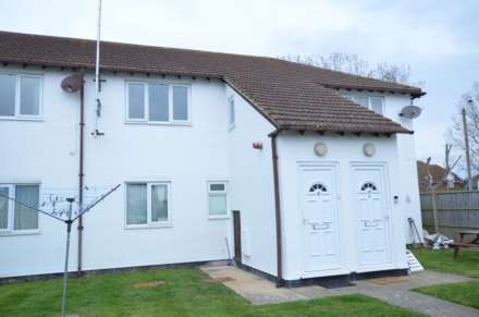 1 Bedroom Flat, Bracklesham Court, Bracklesham Lane