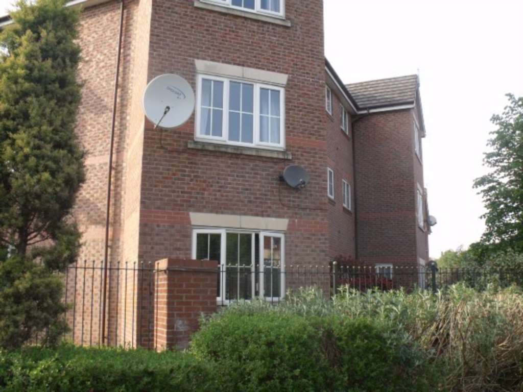  2 Bed: Marshbrook Drive, Blackley 