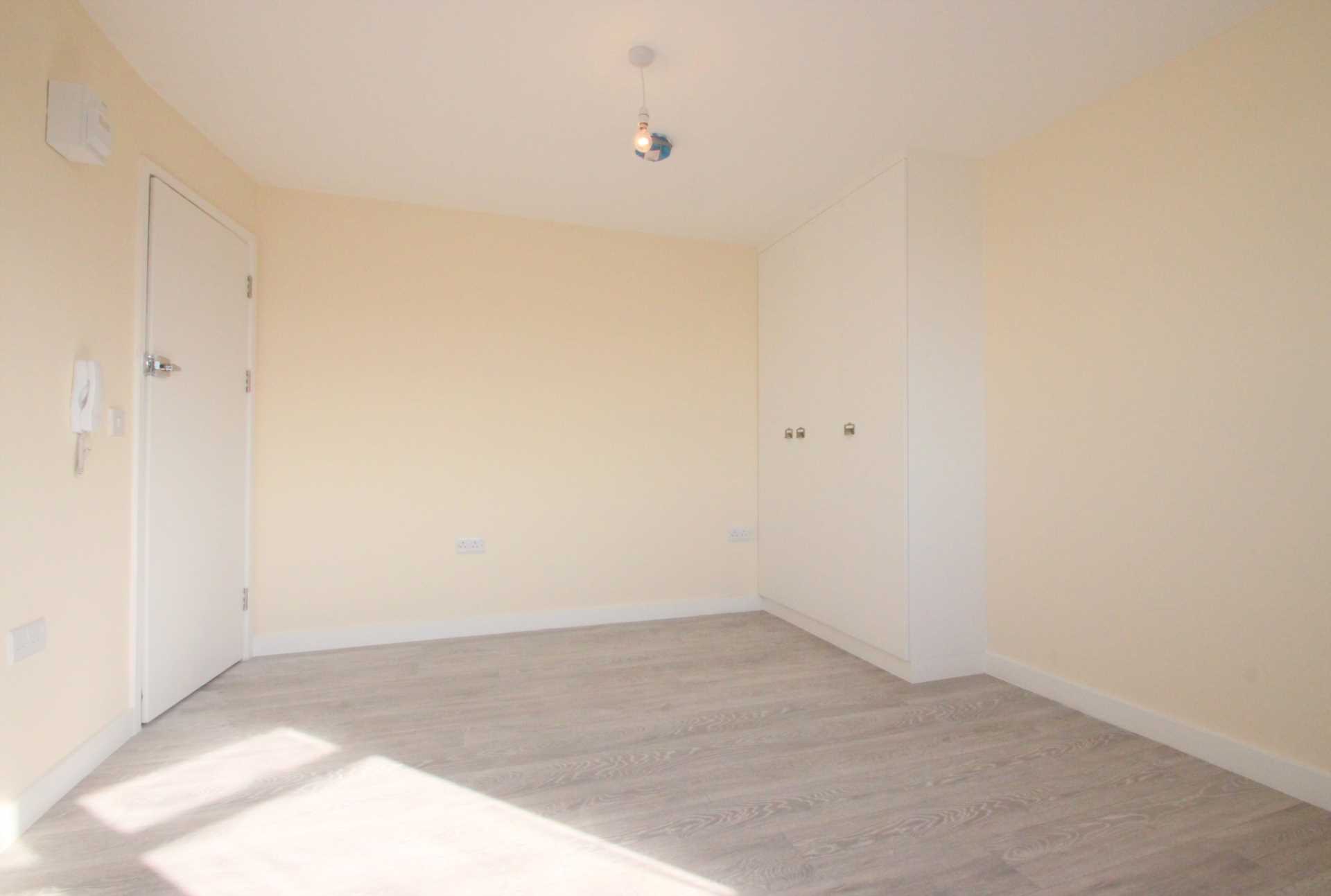 Glenister Park Road, London, Image 4