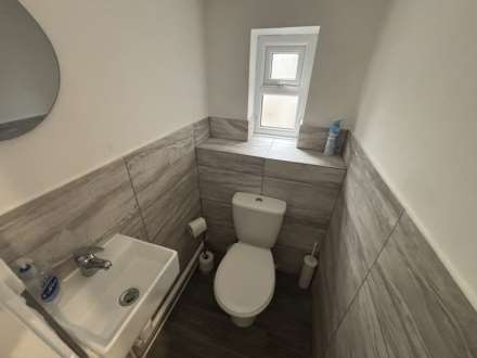 Meadows Road, Sale, Image 9