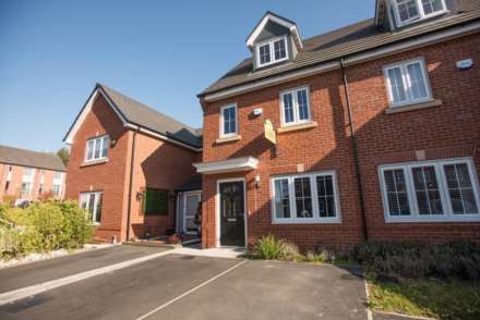 3 Bedroom Semi-Detached, Racecourse Way, Salford