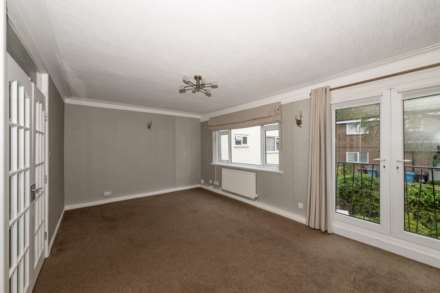 3 Bedroom Apartment, Park Lane Court, Bury New Road