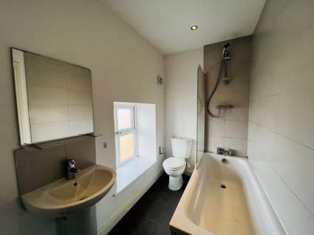 Bow Street, Oldham, Image 6