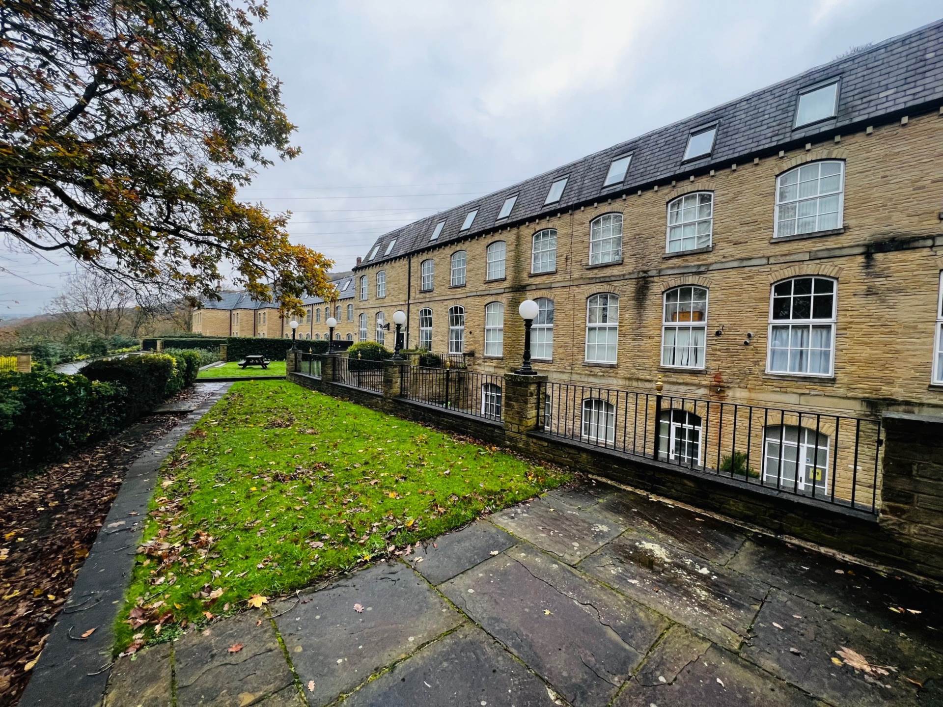 Ashgrove House, Elland, Image 4