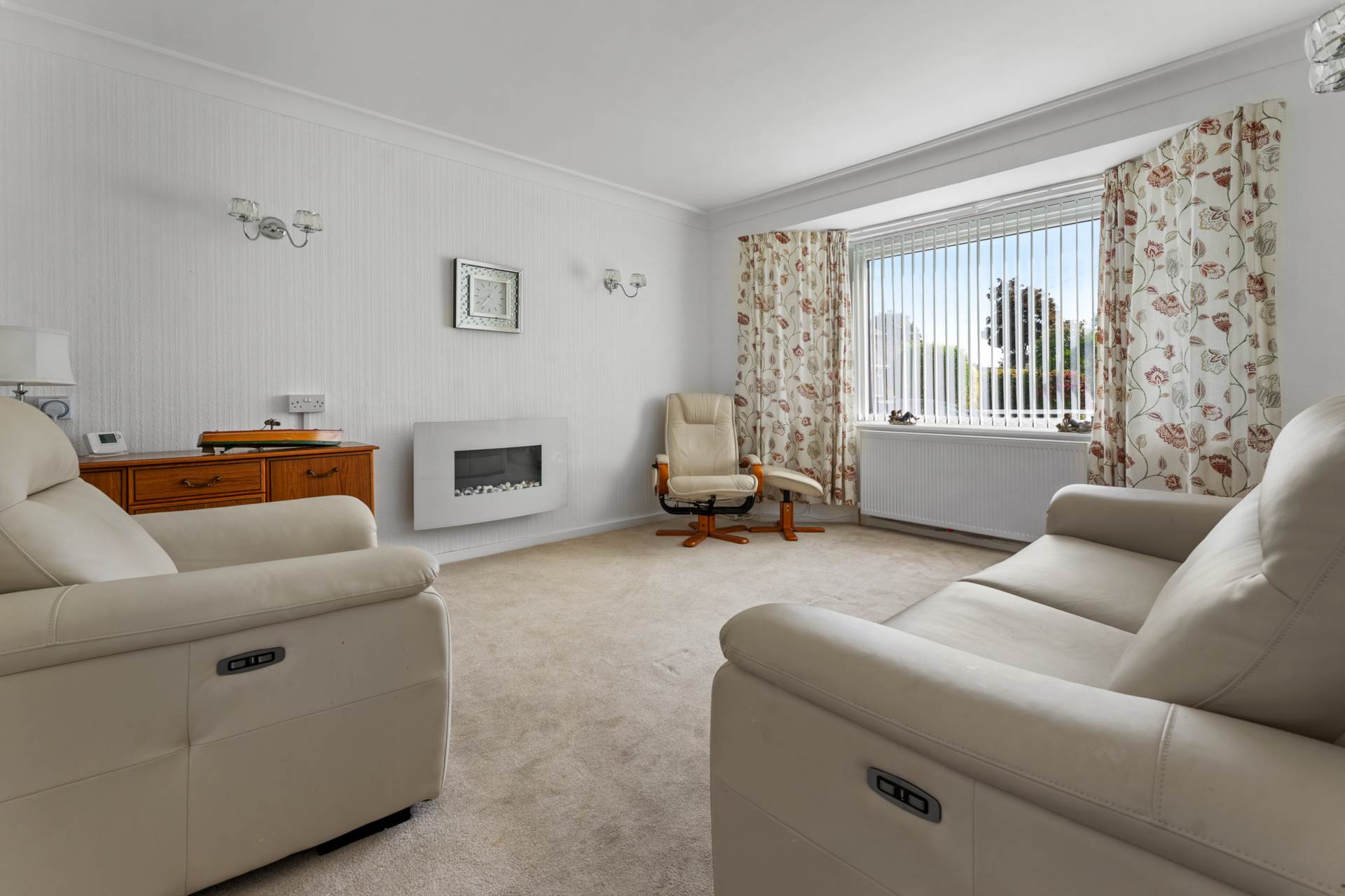 Dempsey Drive, Unsworth, Image 4