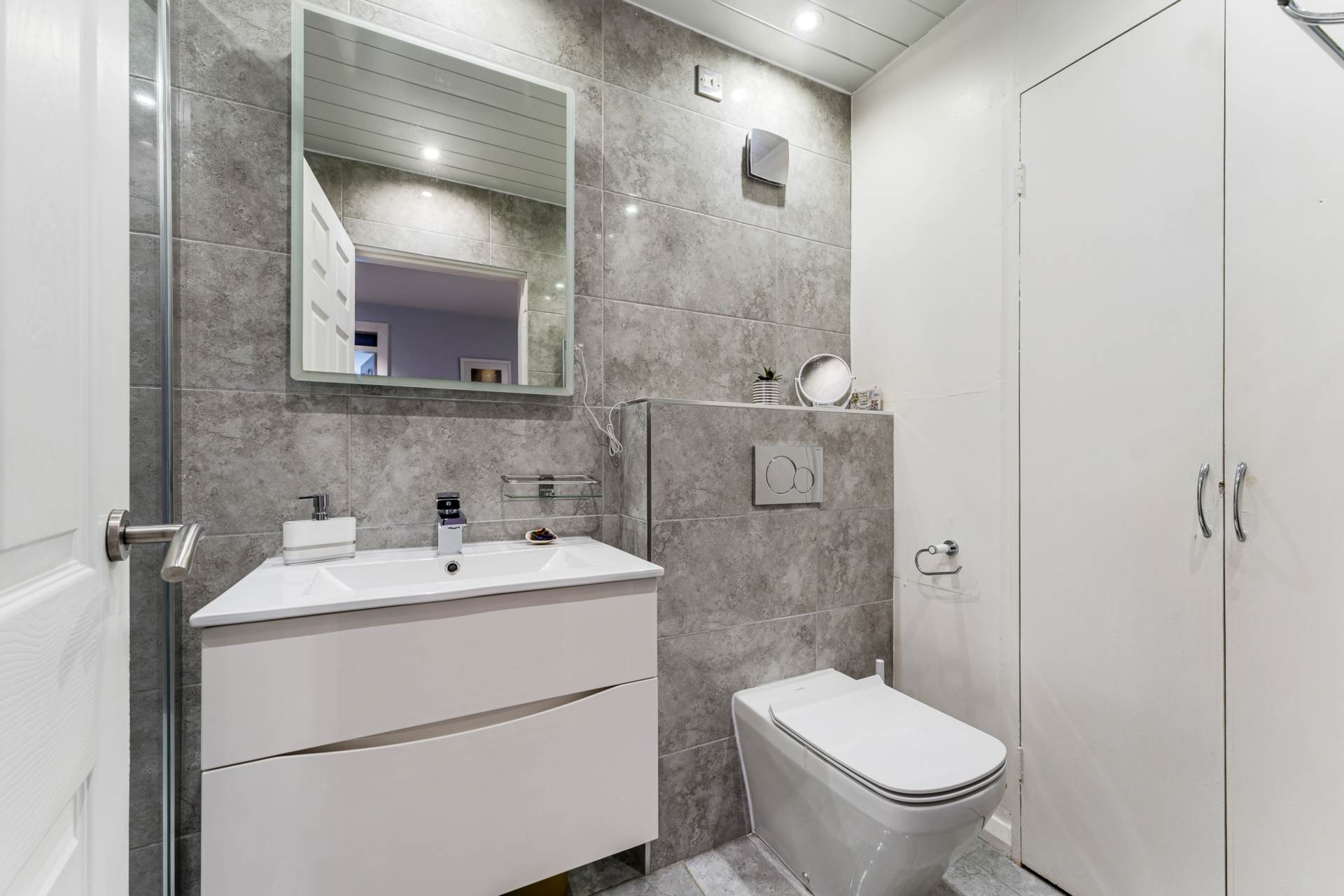 Ingeldende Court, Broughton Park, Image 20