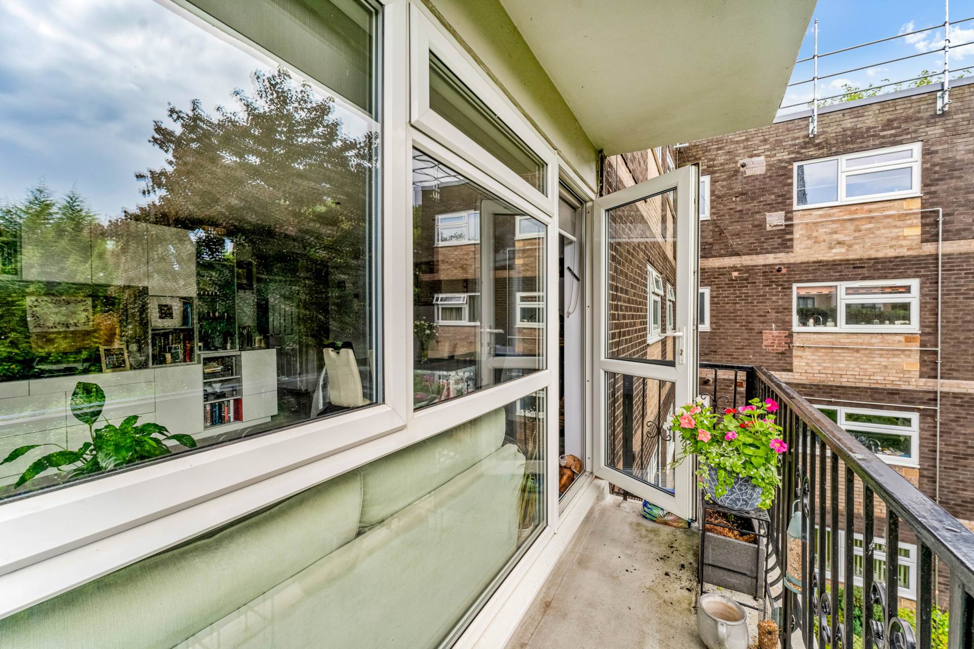 Ingeldende Court, Broughton Park, Image 8