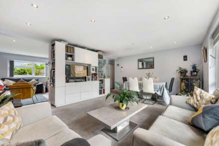 Ingeldende Court, Broughton Park, Image 4