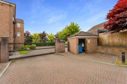 Castle Hey Close, Unsworth, Image 19