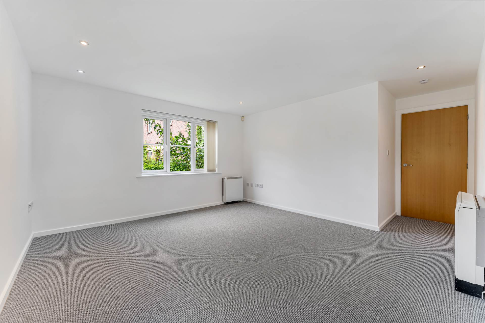 Lever Court, Salford, Image 3