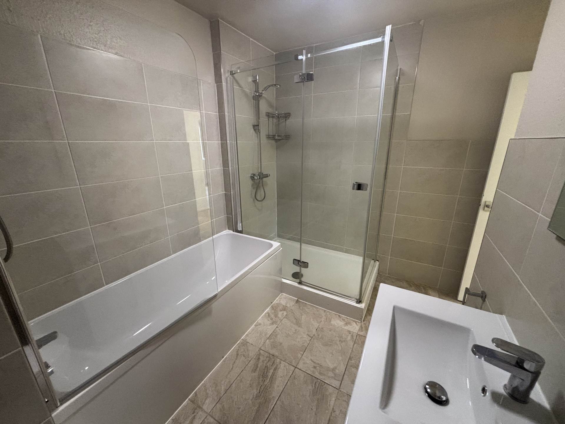 Hilltop Court, Manchester, Image 14